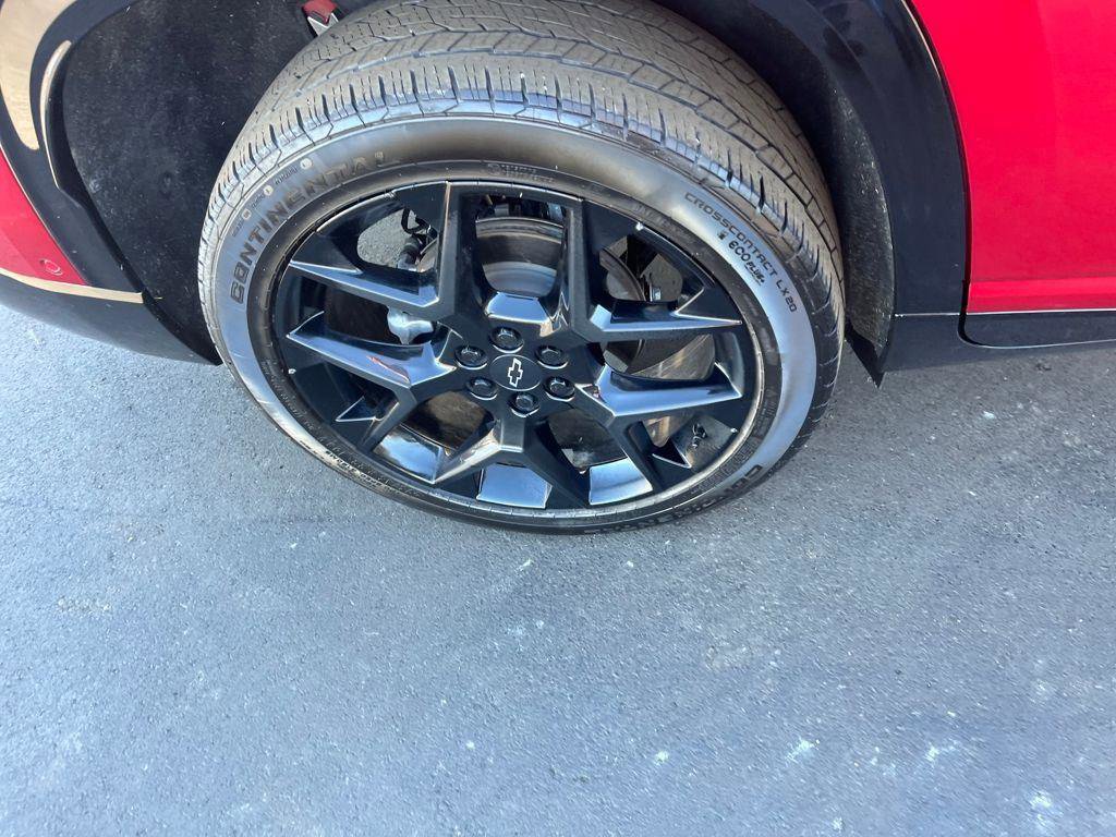 Used 2025 Chevrolet Traverse RS w/ LPO, Floor Liner Package FWD image 36
