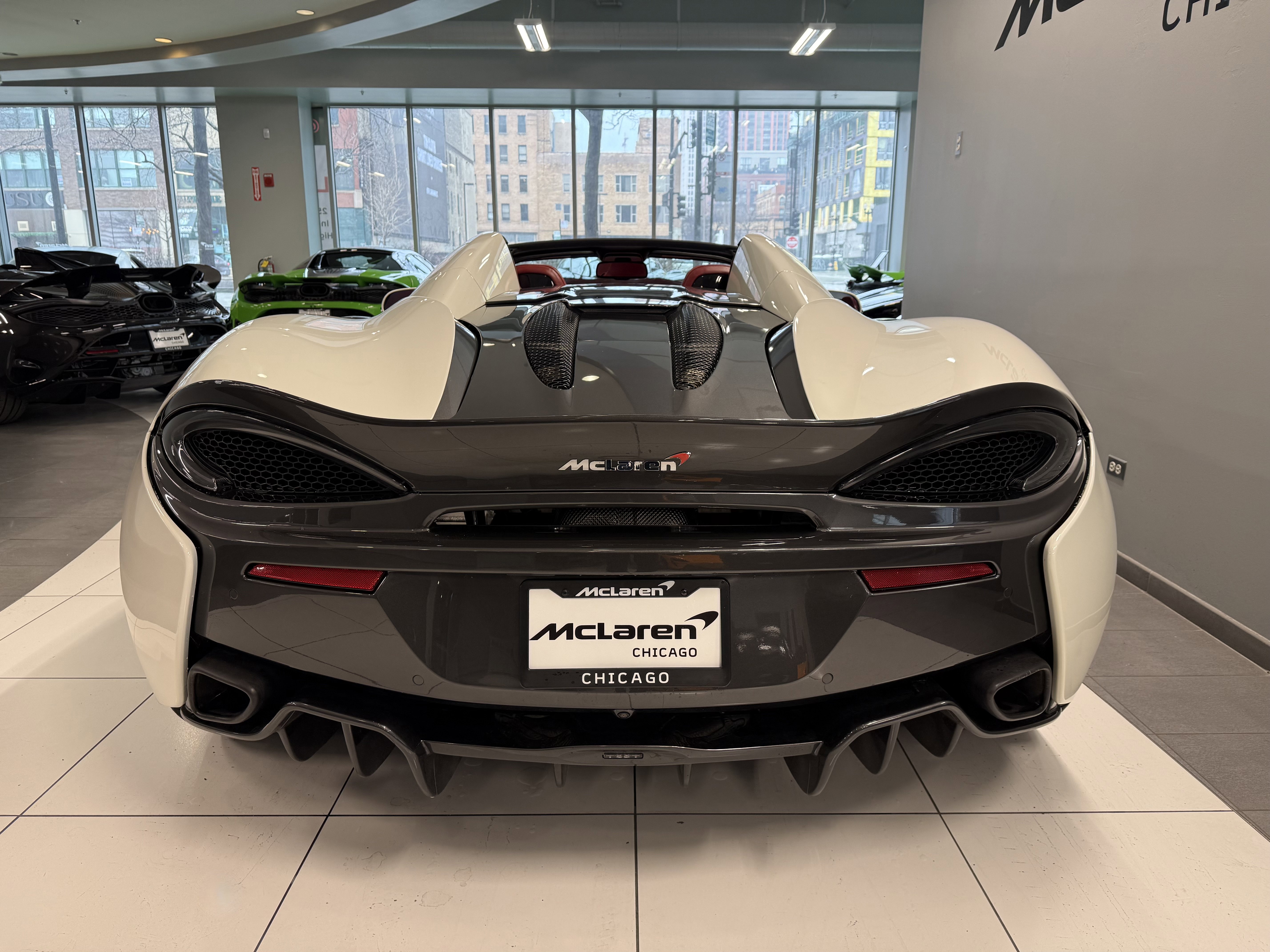 Used 2018 McLaren 570S Spider image 4