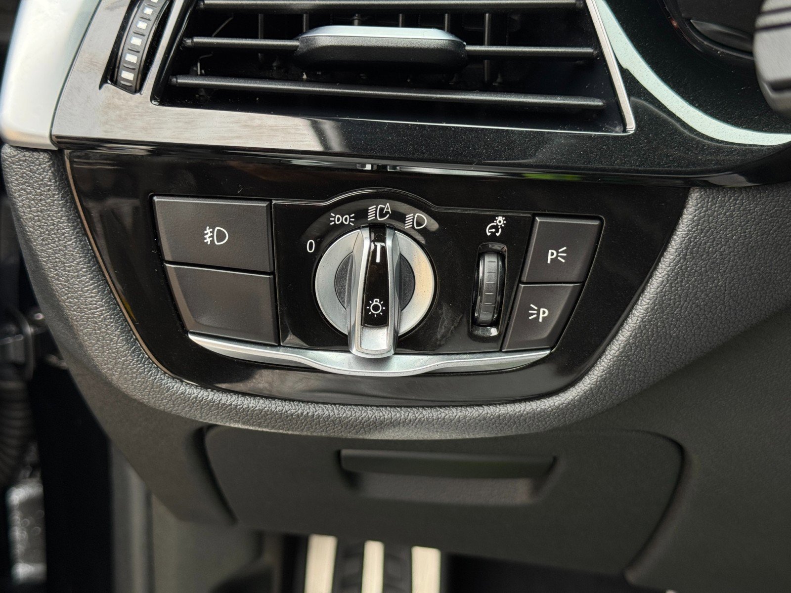Used 2019 BMW 540i xDrive w/ M Sport Package AWD/4WD image 18