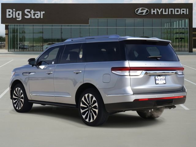 Used 2023 Lincoln Navigator Reserve image 3