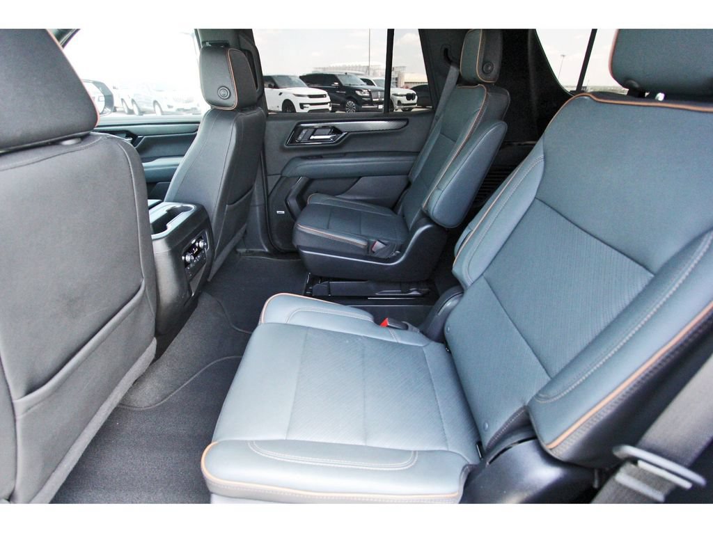 Used 2025 GMC Yukon AT4 w/ AT4 Premium Package AWD/4WD image 7