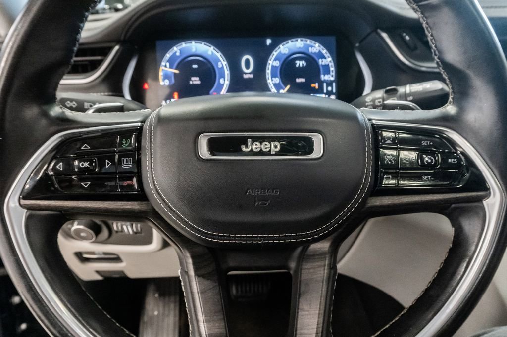 Used 2021 Jeep Grand Cherokee L Overland w/ Luxury Tech Group IV AWD/4WD image 17