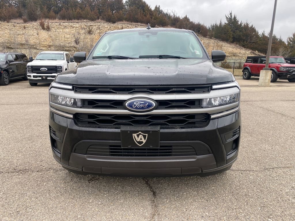 Used 2024 Ford Expedition Max XLT image 9