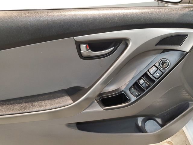 Used 2016 Hyundai Elantra SE image 11