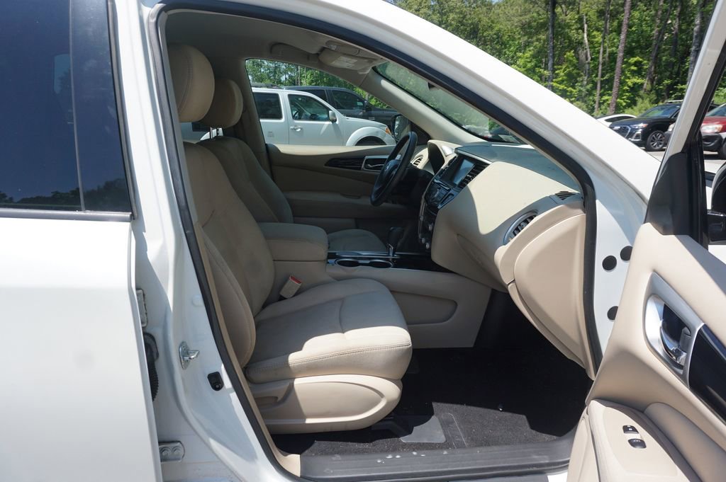 Used 2017 Nissan Pathfinder SV FWD image 14