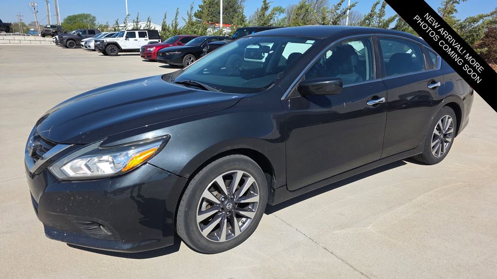 Used 2017 Nissan Altima 2.5 SV FWD image 1