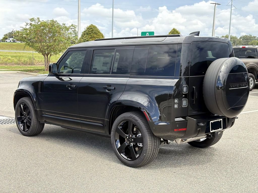 New 2026 Land Rover Defender 110 X-Dynamic SE AWD/4WD image 3