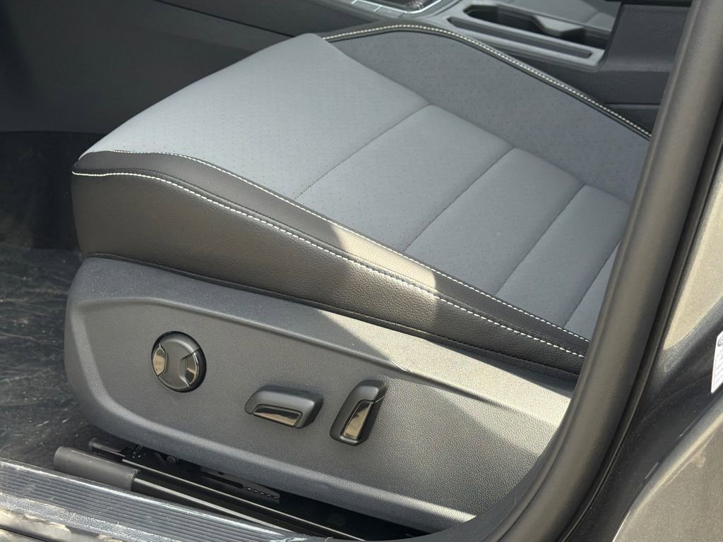 New 2026 Volkswagen Jetta SE FWD image 26