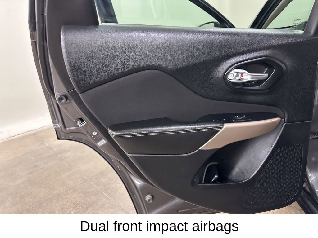 Used 2017 Jeep Cherokee Latitude w/ Cold Weather Group image 29