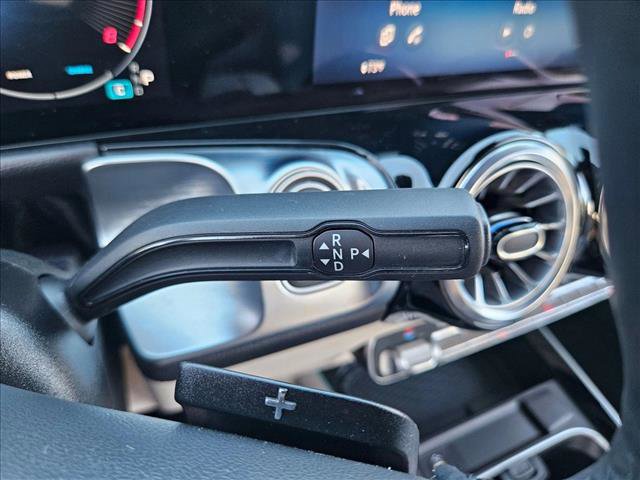 Used 2025 Mercedes-Benz GLB 250 image 12