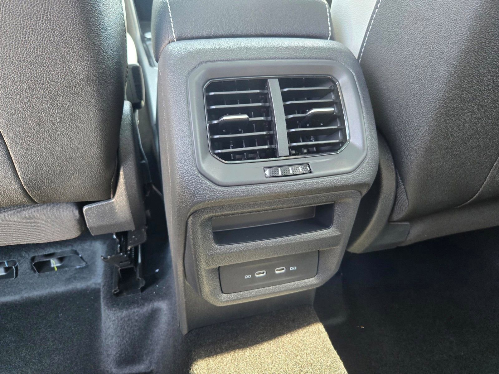 New 2026 Volkswagen Taos SE FWD image 8