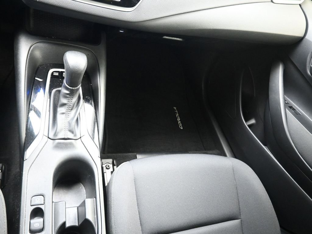 Used 2025 Toyota Corolla LE image 9