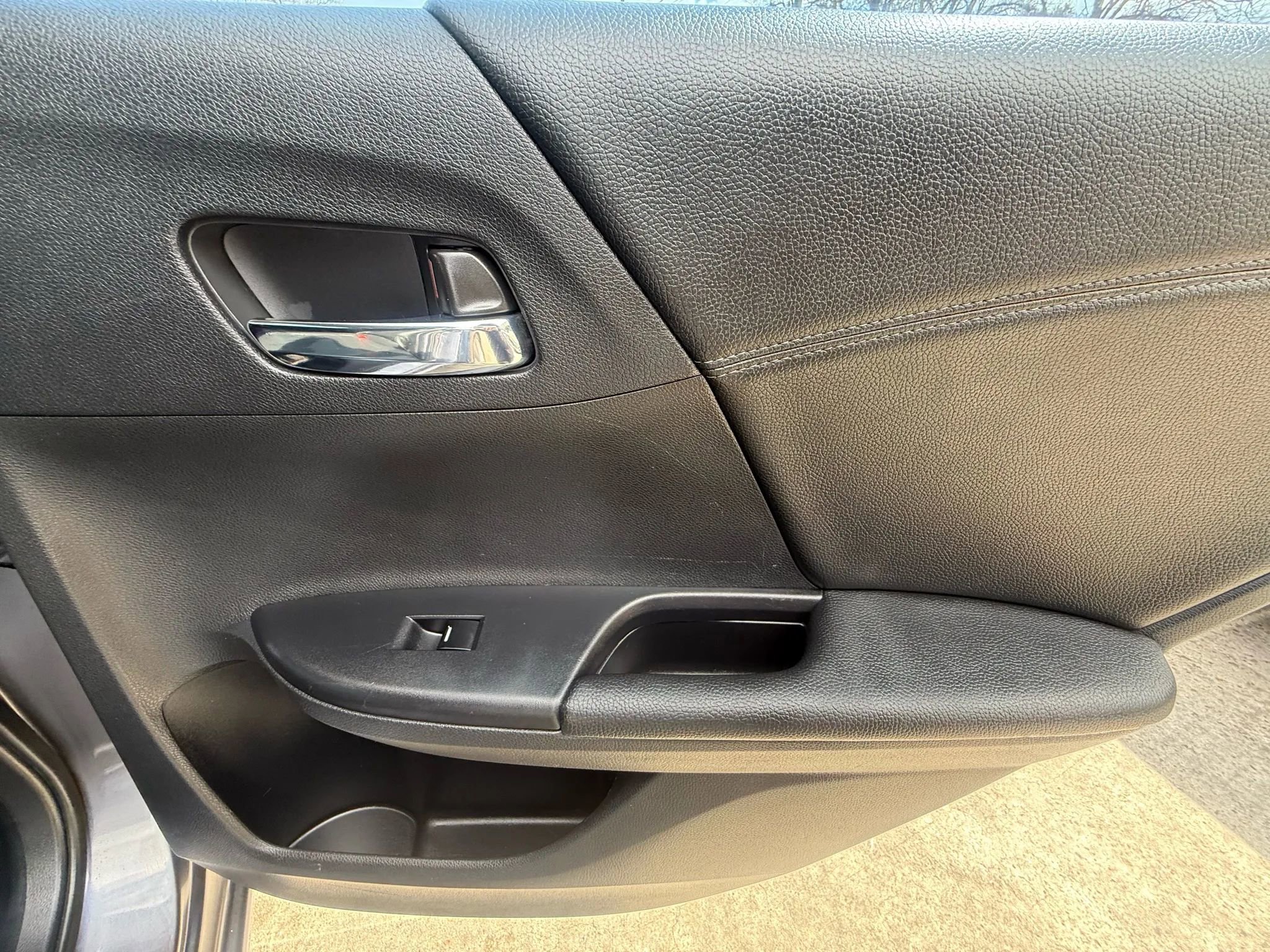 Used 2015 Honda Accord EX-L image 24