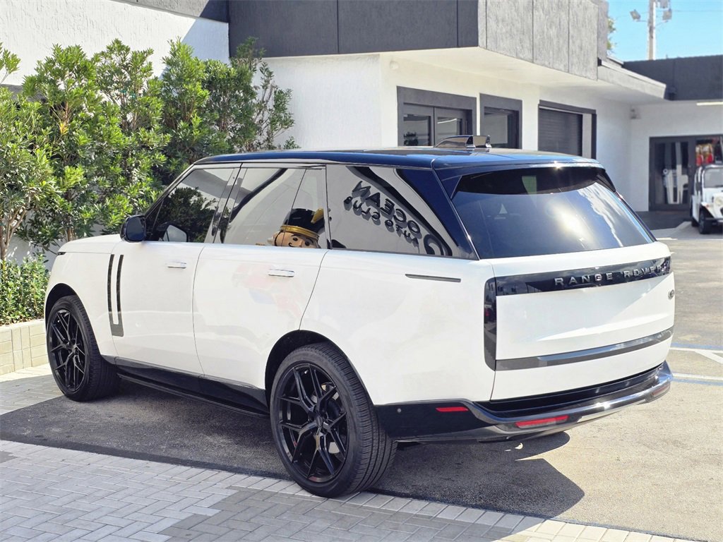 Used 2023 Land Rover Range Rover SE image 3