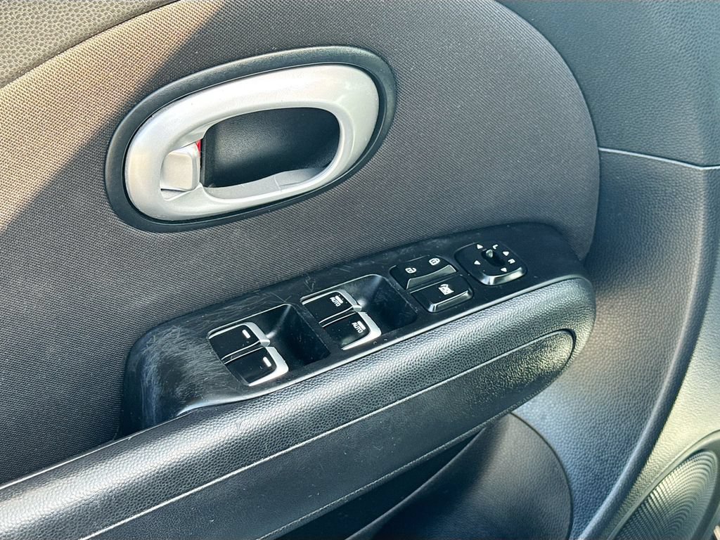 Used 2017 Kia Soul + FWD image 17