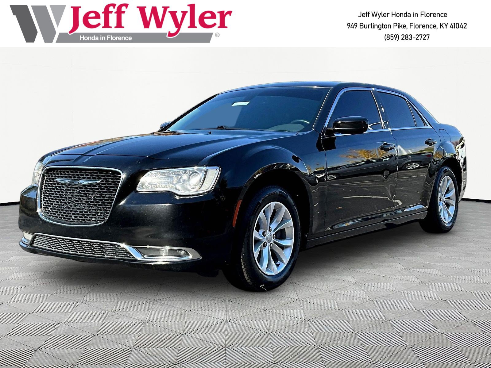 Used 2015 Chrysler 300 Limited w/ Driver Convenience Group RWD image 1