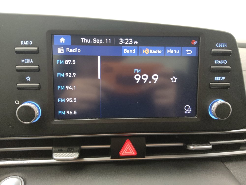 Used 2023 Hyundai Elantra SEL image 25