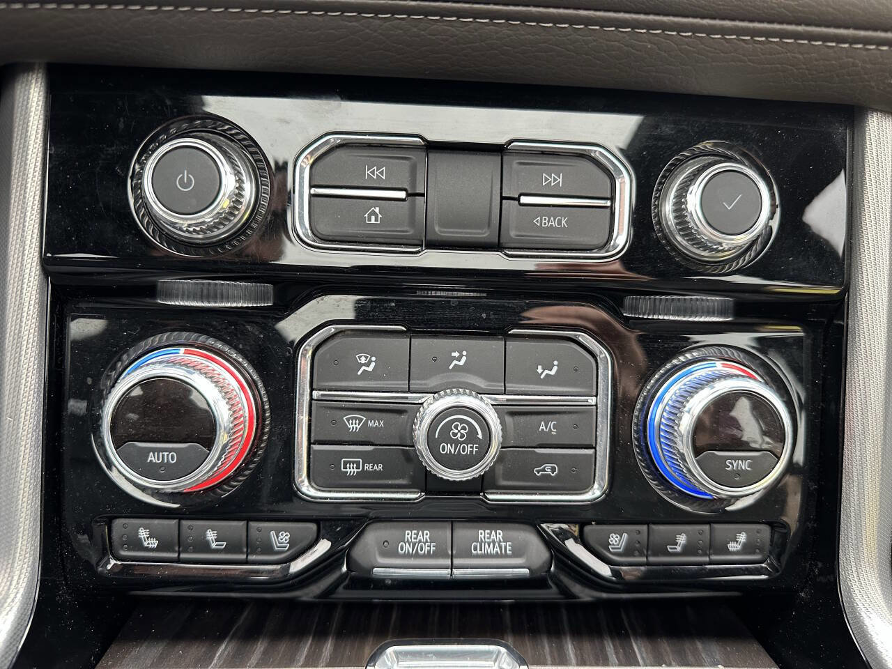Used 2021 GMC Yukon Denali w/ Denali Premium Package image 27