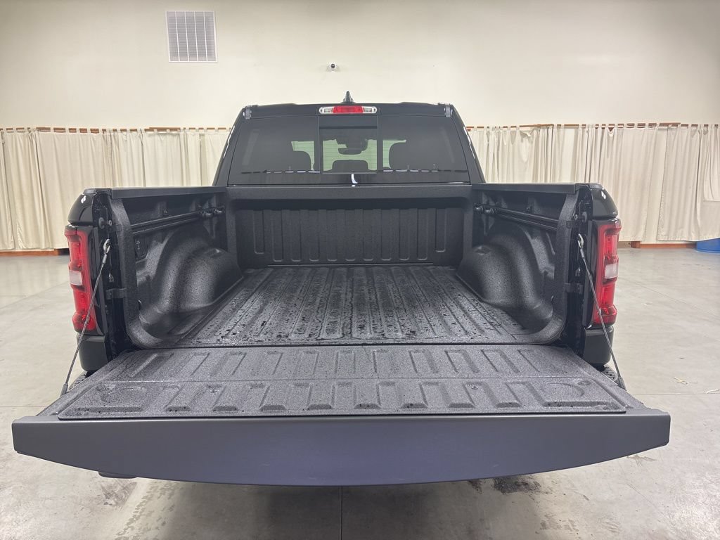 New 2026 RAM 1500 Big Horn w/ Night Edition AWD/4WD image 8
