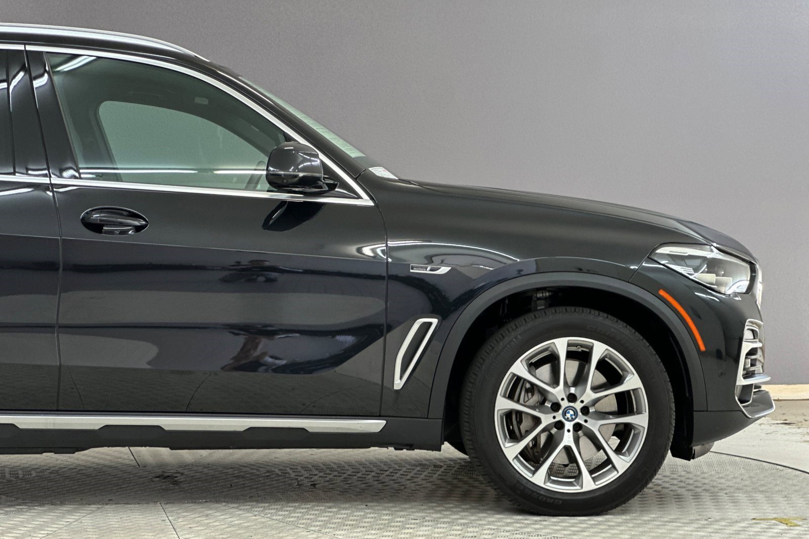 Used 2023 BMW X5 xDrive45e w/ Climate Comfort Package AWD/4WD image 35