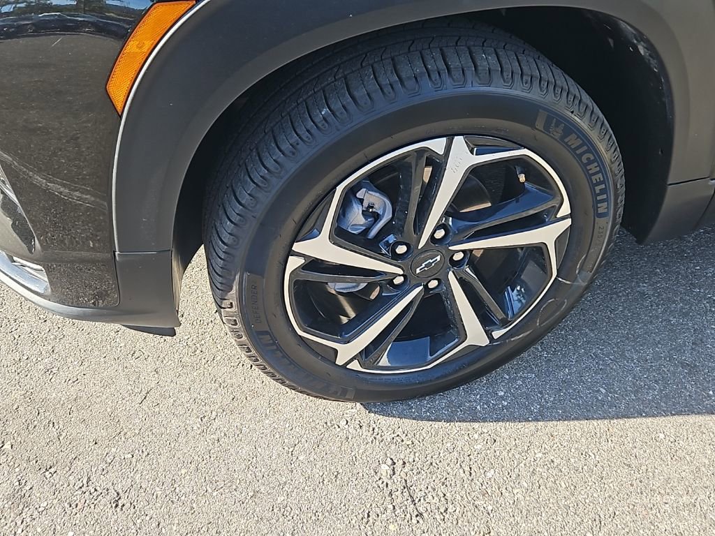 Used 2023 Chevrolet TrailBlazer RS w/ Sun and Liftgate Package image 4