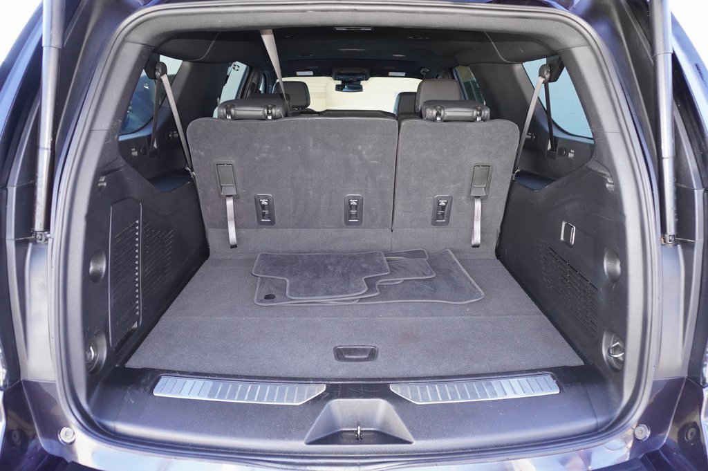 Used 2025 Chevrolet Suburban RST image 9