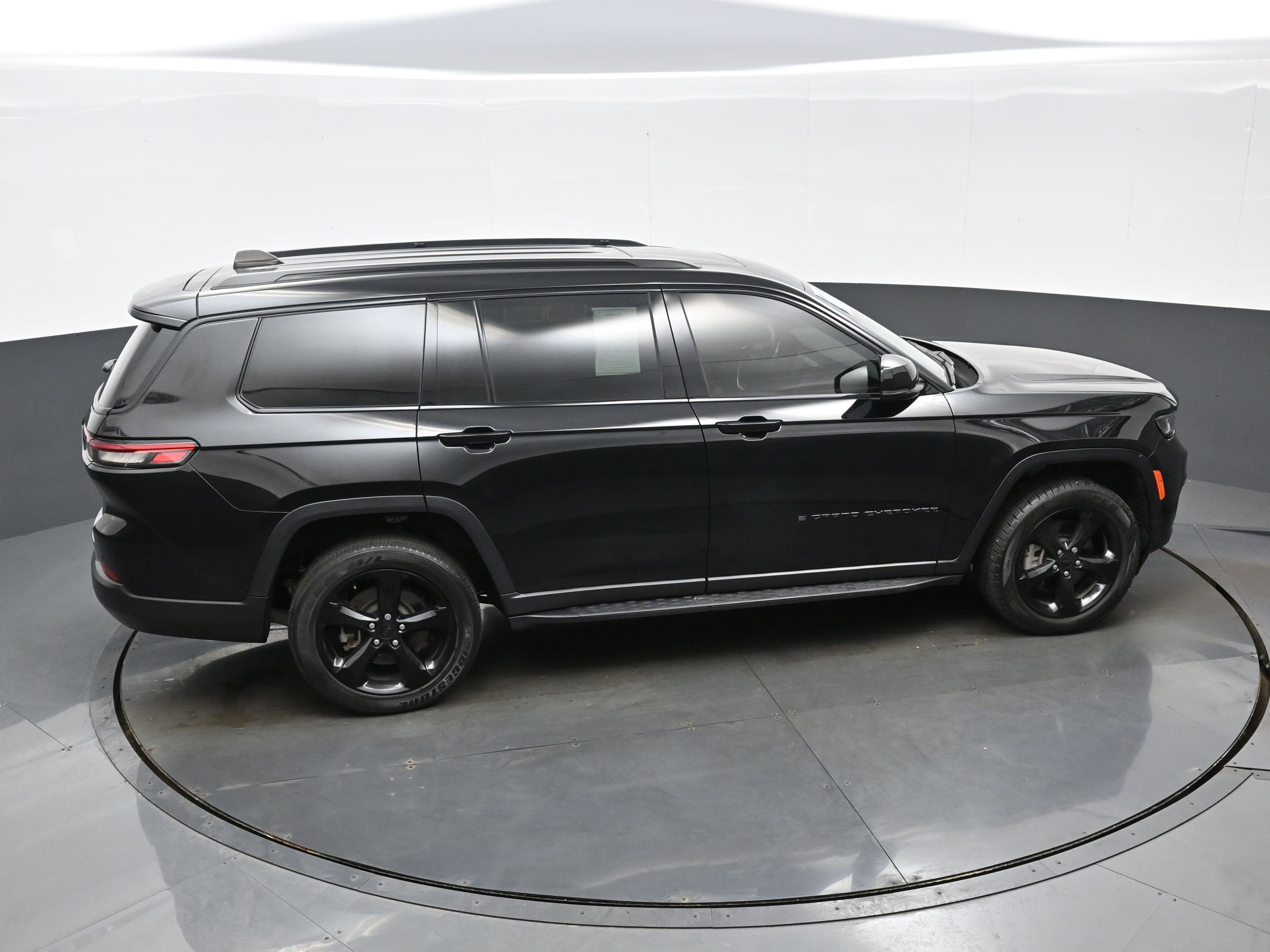 Used 2023 Jeep Grand Cherokee L Laredo image 38