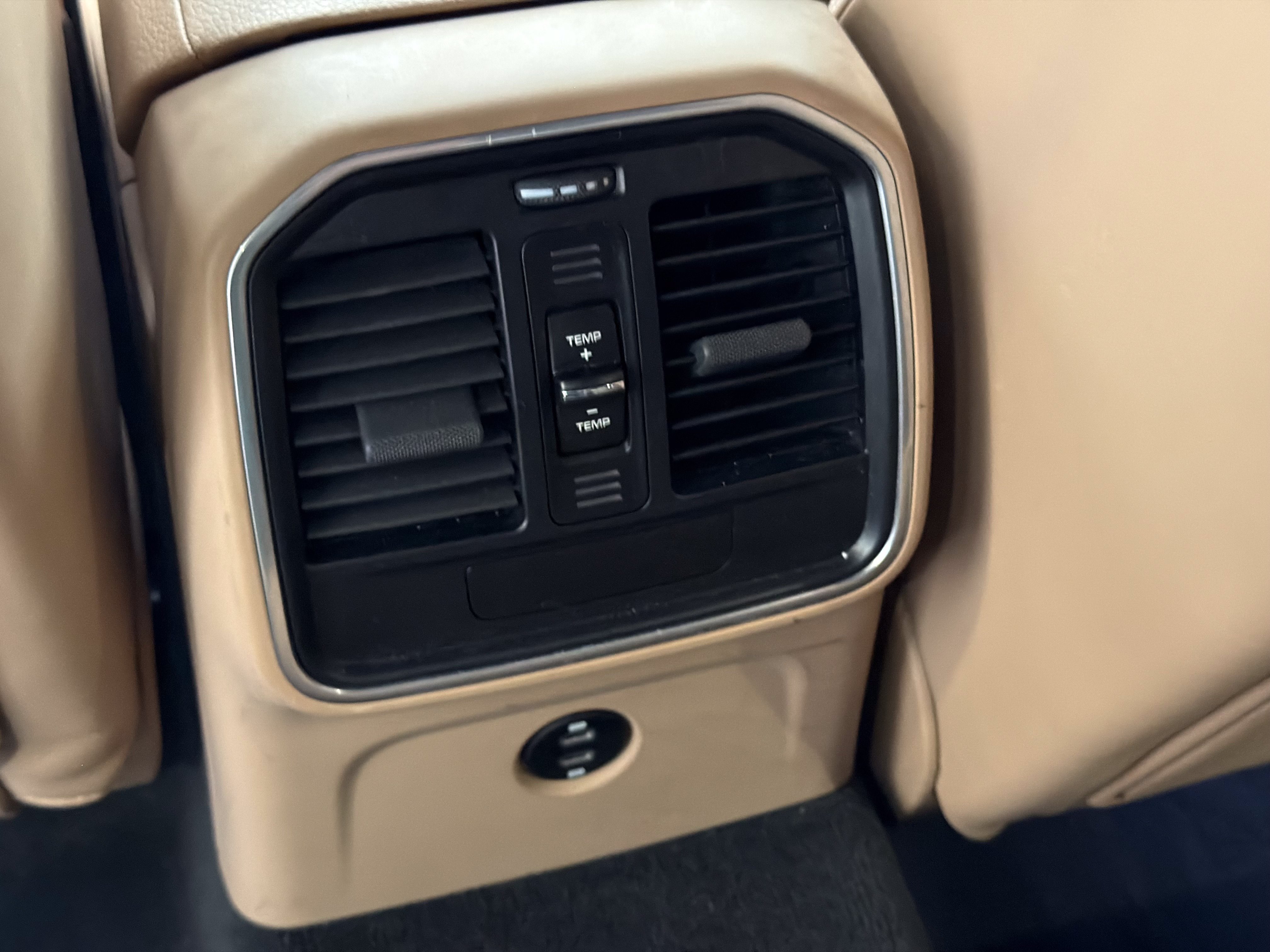 Certified 2021 Porsche Macan AWD/4WD image 24