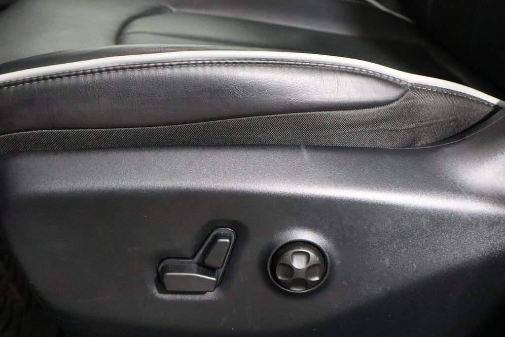 Used 2025 Chrysler Pacifica Limited FWD image 18