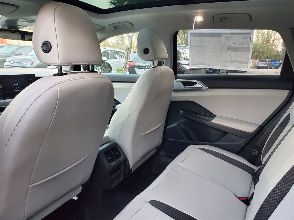New 2025 Volkswagen Taos SE image 5