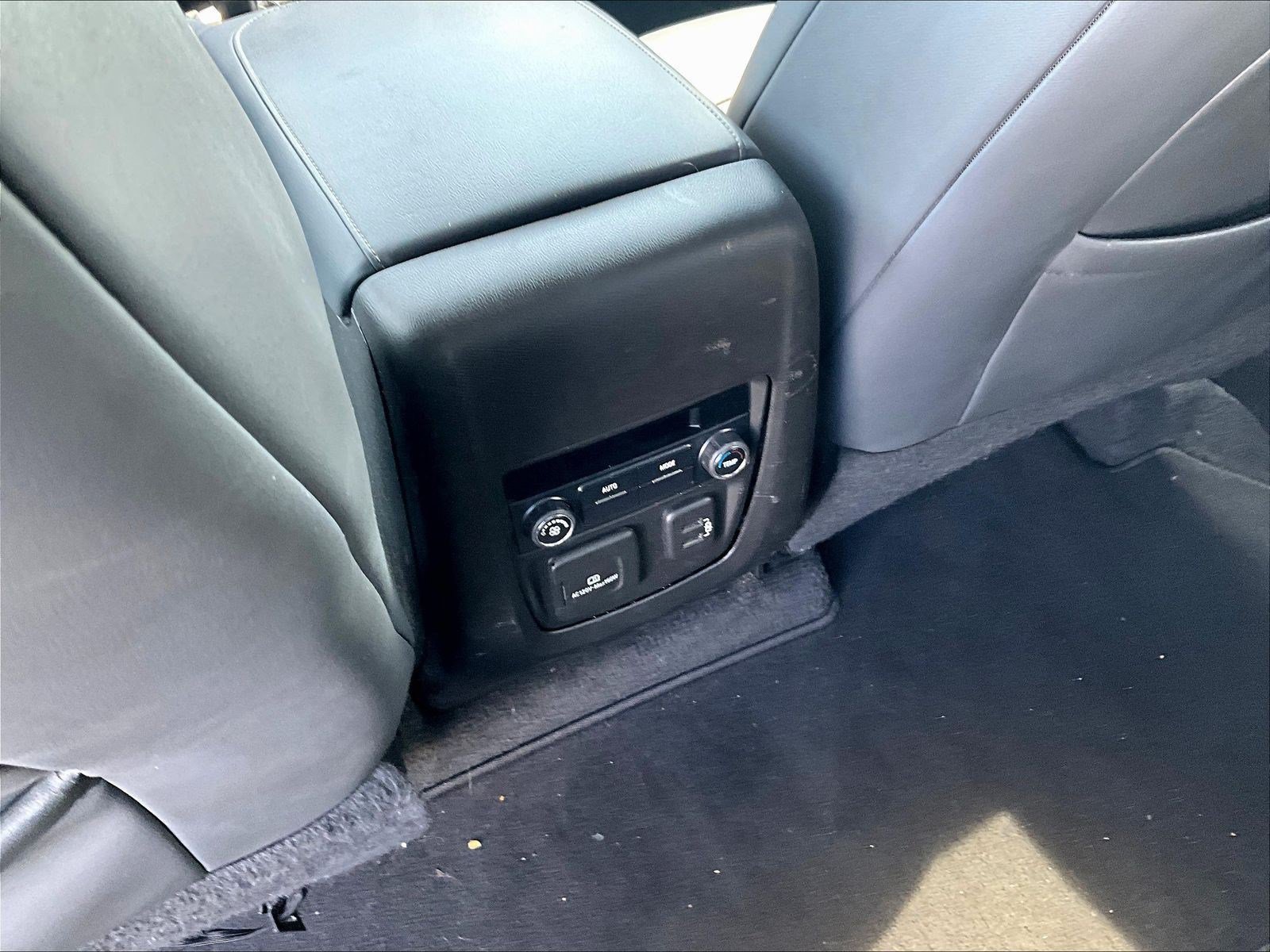 Used 2018 Buick Enclave Essence FWD image 10