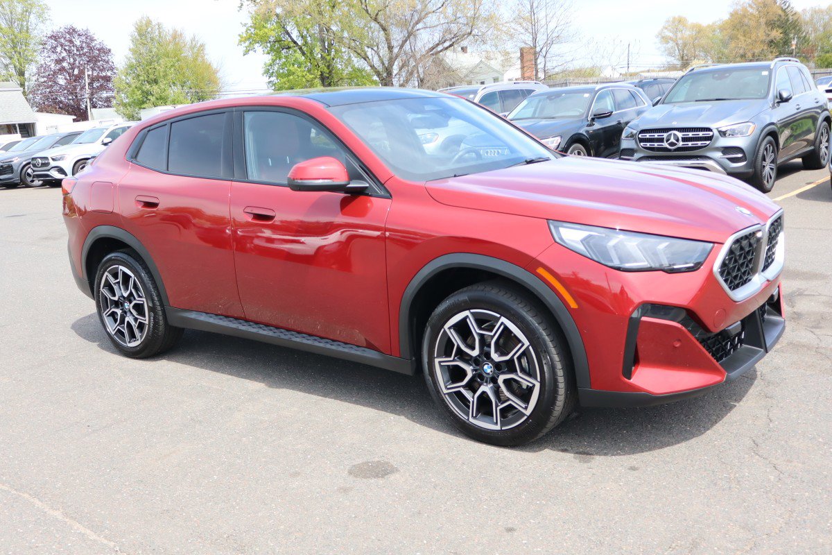 Used 2026 BMW X2 xDrive28i AWD/4WD image 3