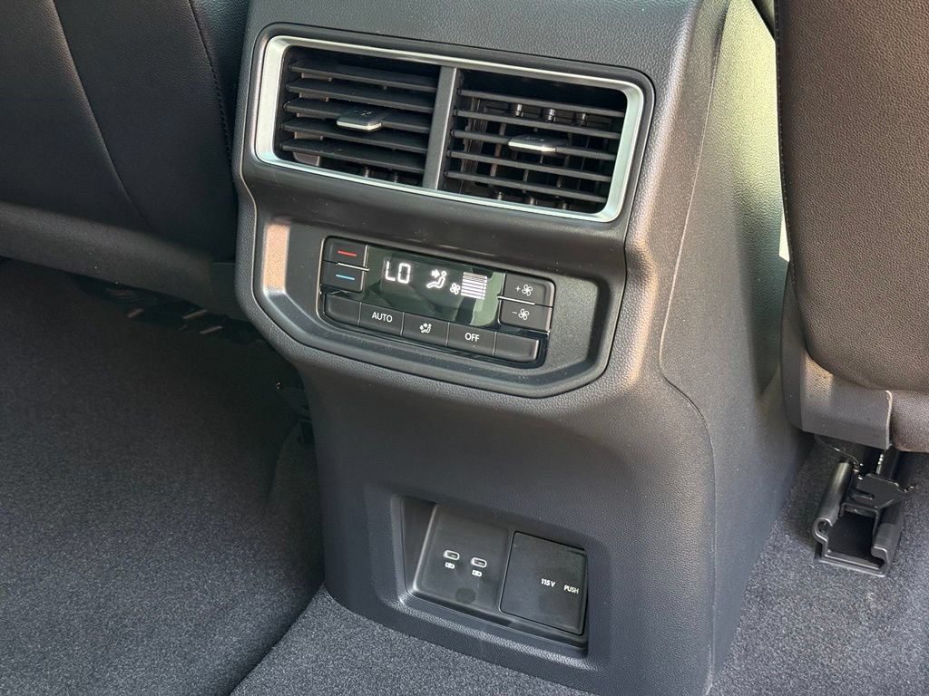 New 2026 Volkswagen Atlas Peak Edition AWD/4WD image 16