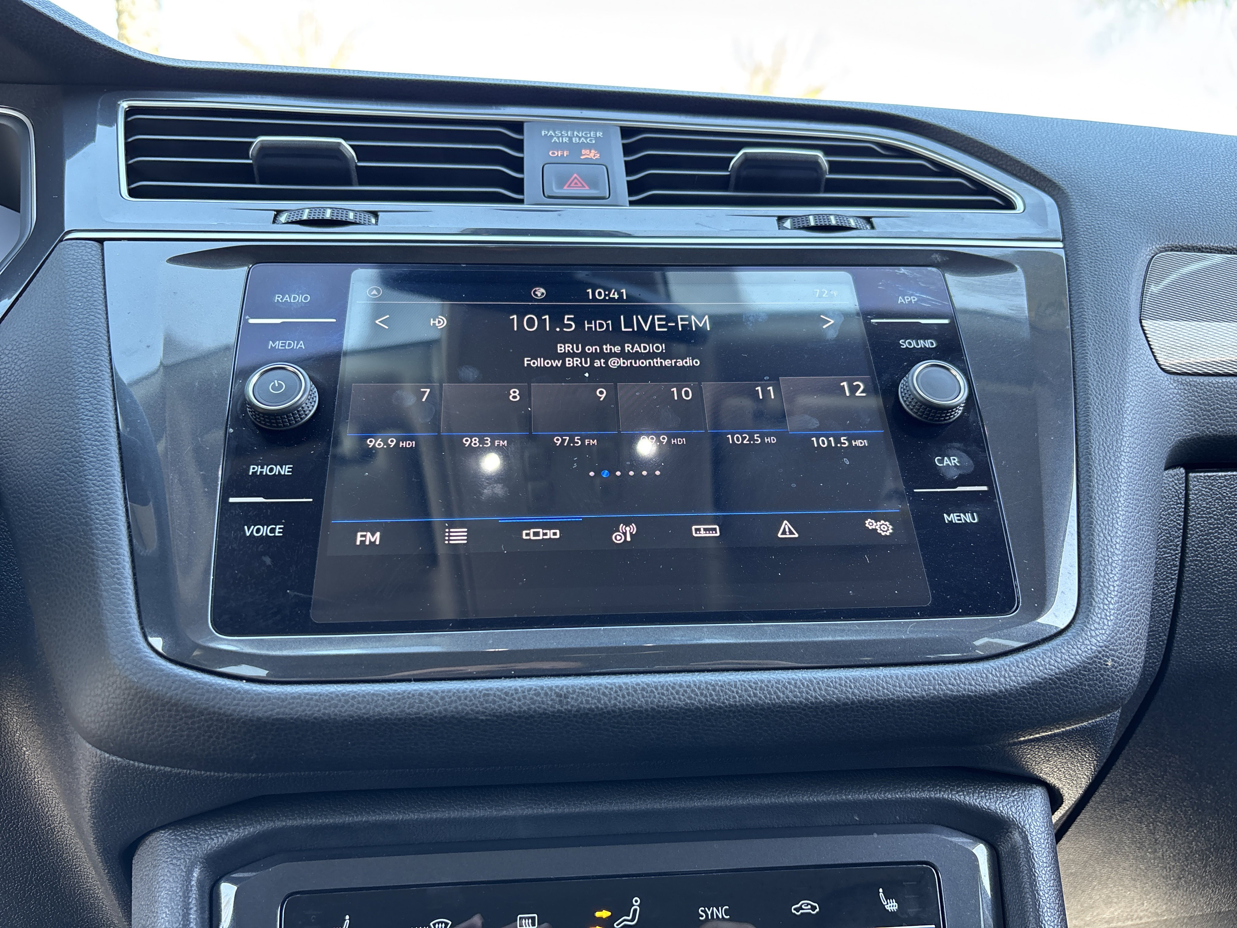 Certified 2023 Volkswagen Tiguan SE FWD image 21