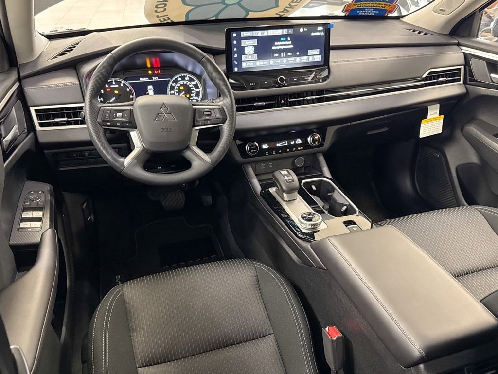 New 2026 Mitsubishi Outlander ES FWD image 7