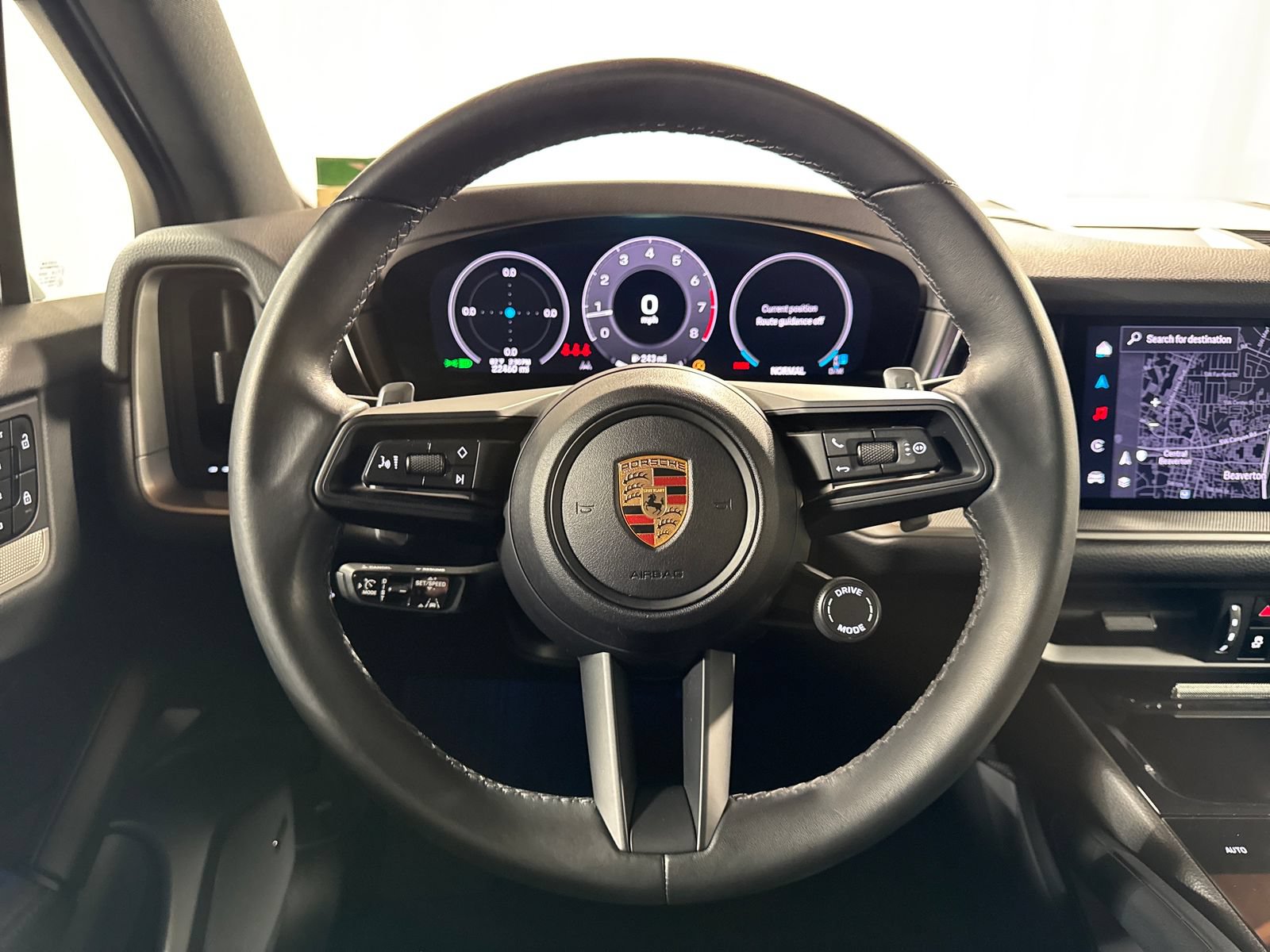 Used 2024 Porsche Cayenne w/ Premium Package AWD/4WD image 22