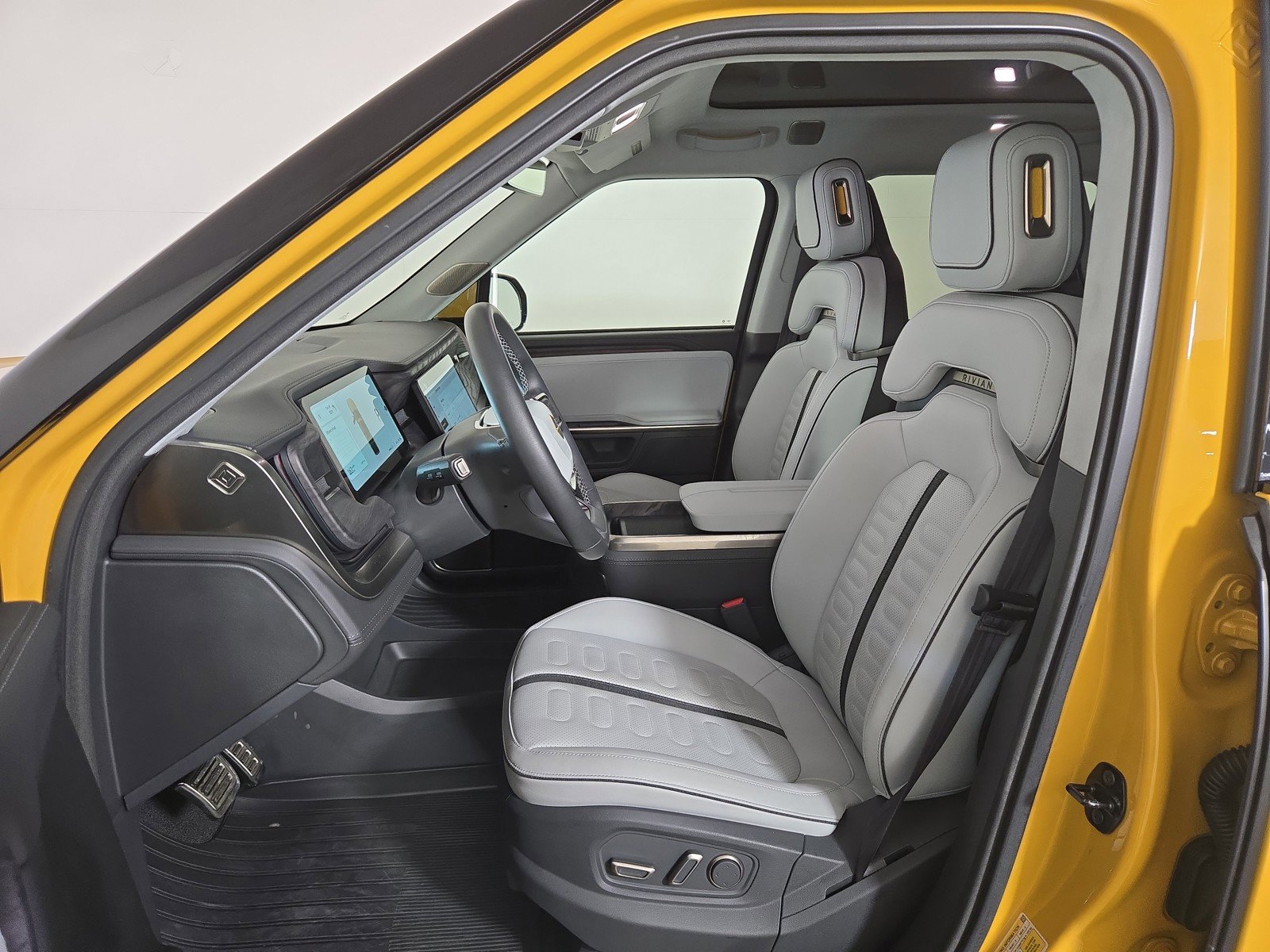 Used 2023 Rivian R1T Adventure AWD/4WD image 20