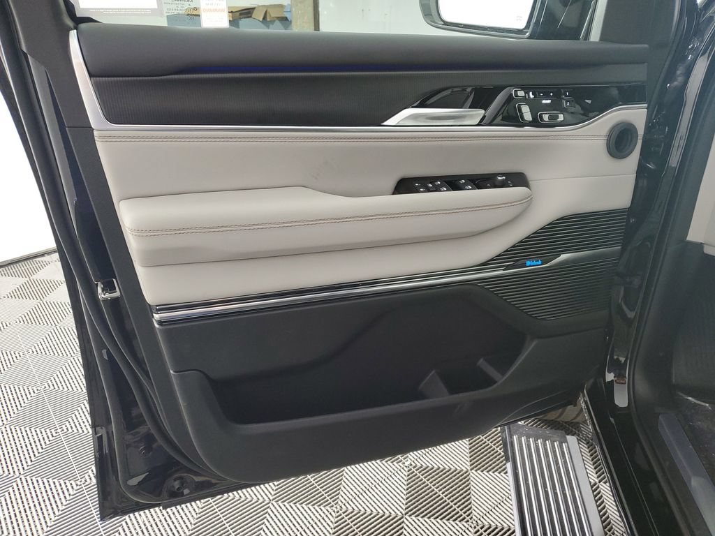 New 2026 Jeep Grand Wagoneer Summit AWD/4WD image 30