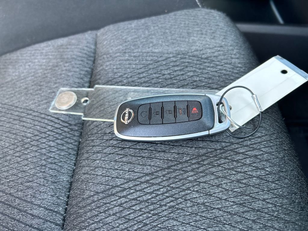 Used 2024 Nissan Rogue SV image 28