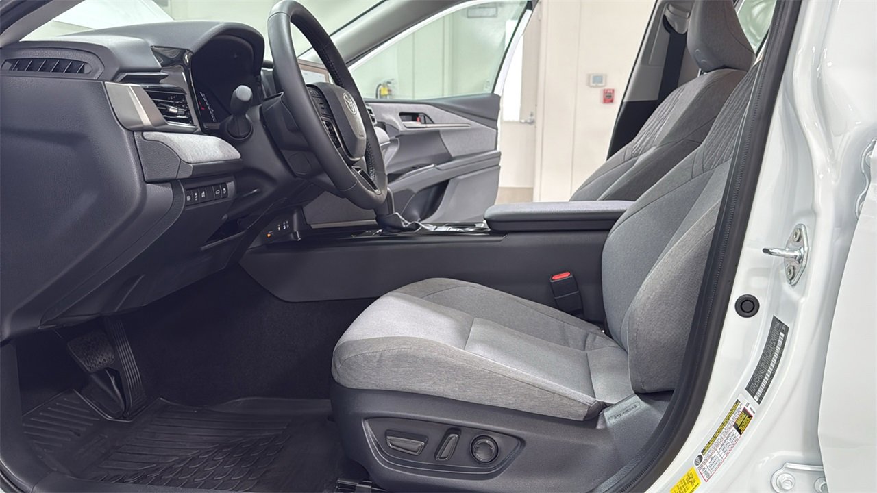 Used 2026 Toyota Camry LE w/ Convenience Package image 12