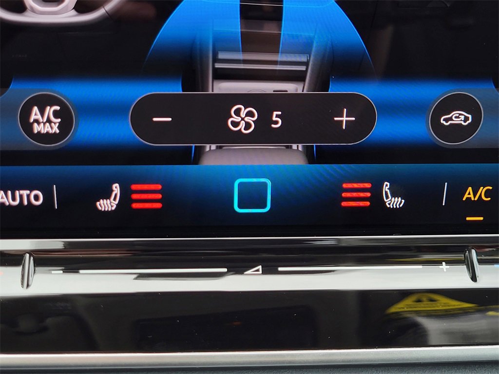 New 2025 Volkswagen Tiguan SE image 15