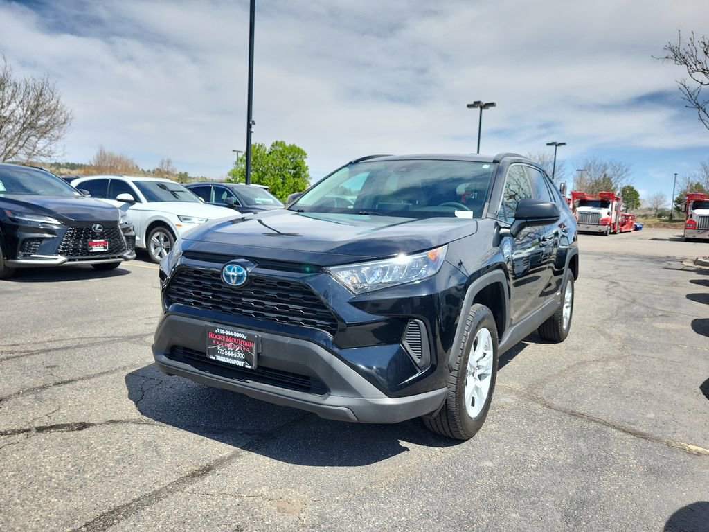 Used 2021 Toyota RAV4 LE image 7