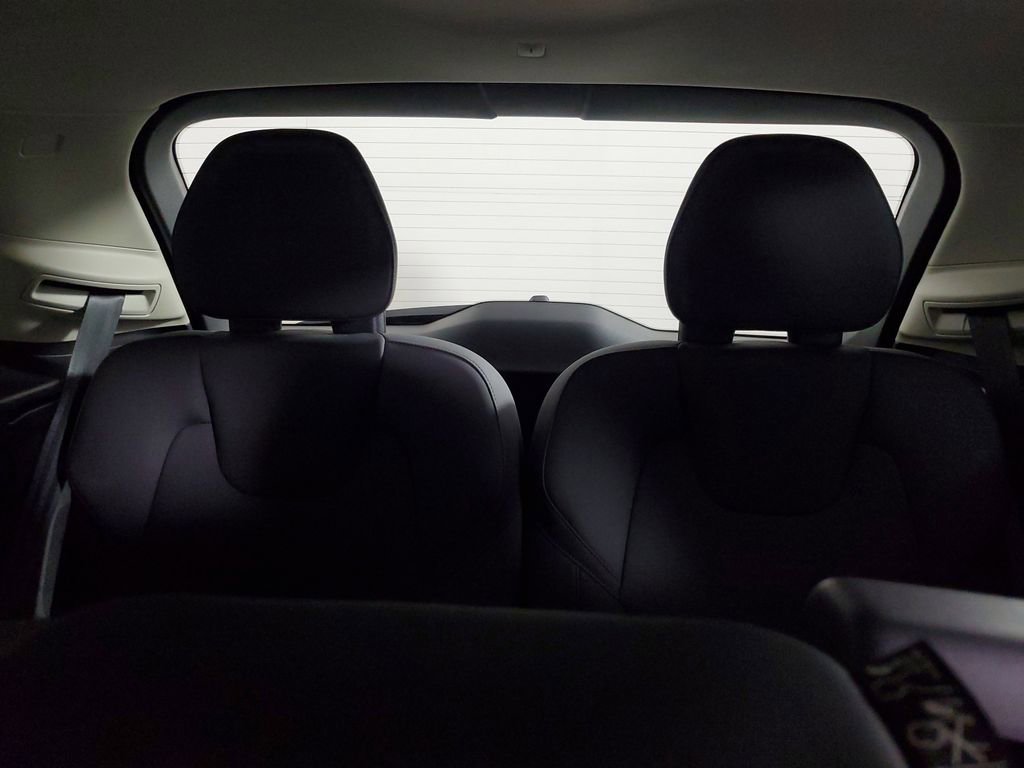 Certified 2025 Volvo XC90 B6 Core w/ Climate Package image 17