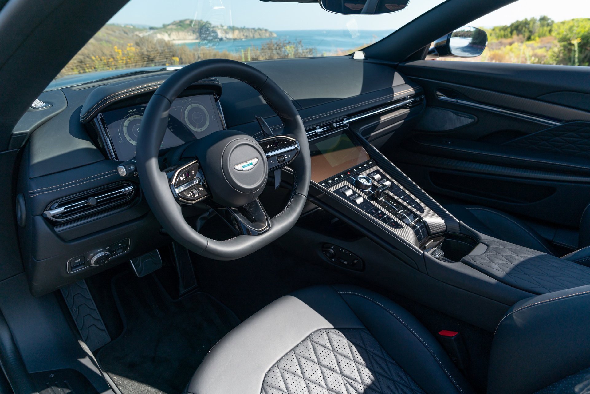 Used 2025 Aston Martin DB12 Convertible RWD image 2