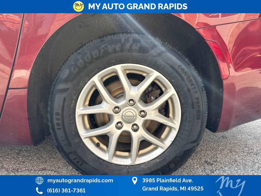 Used 2020 Chrysler Pacifica Touring w/ Cold Weather Group FWD image 31
