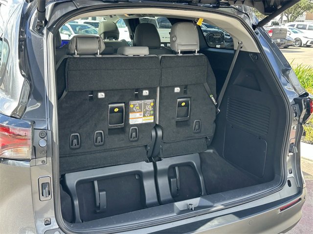 Used 2025 Toyota Sienna XLE image 25