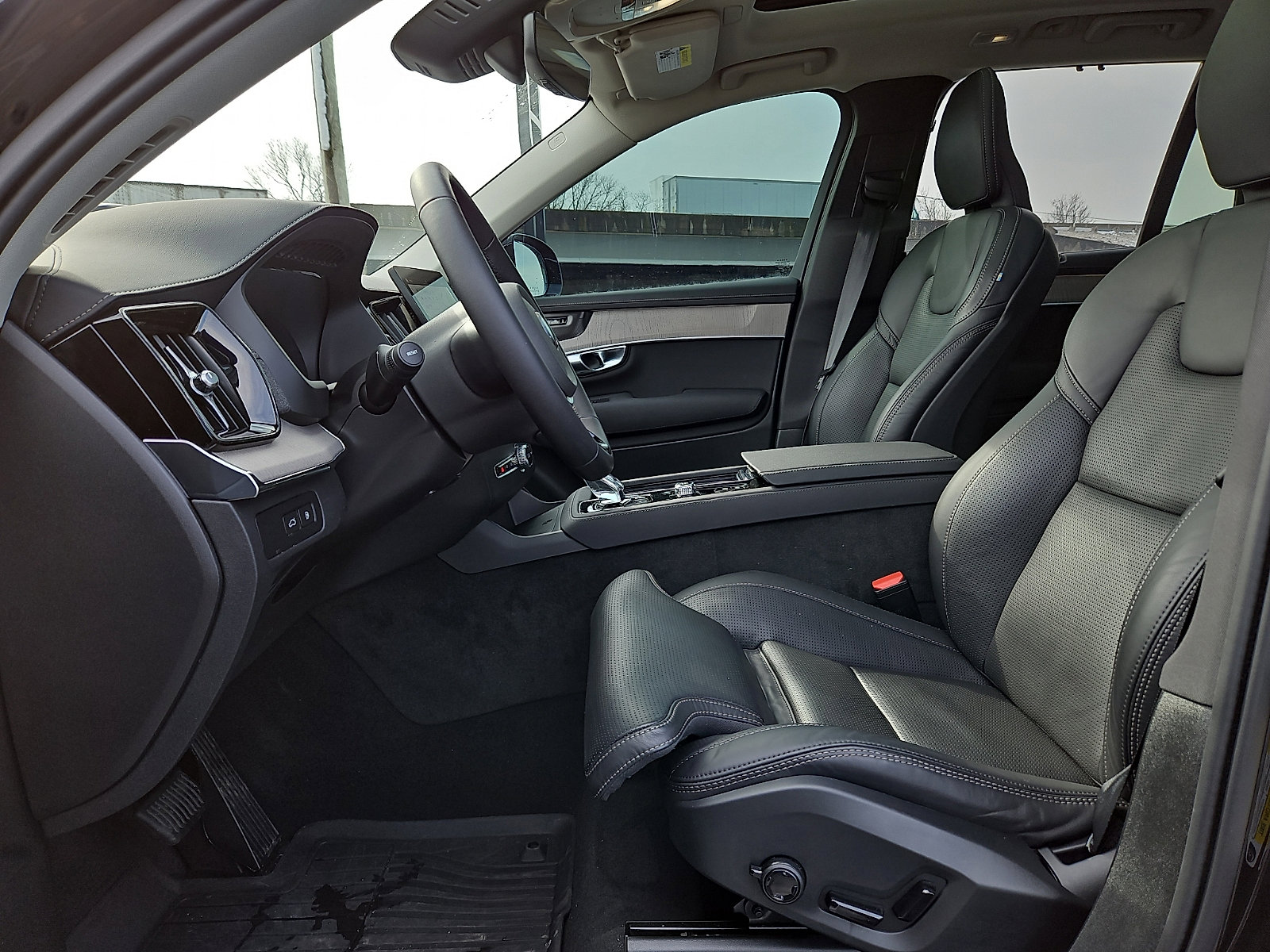 Certified 2025 Volvo XC90 T8 Ultra w/ Protection Package Premier image 13