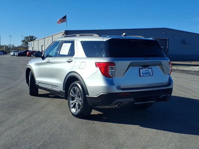 Certified 2023 Ford Explorer XLT w/ Equipment Group 202A image 3