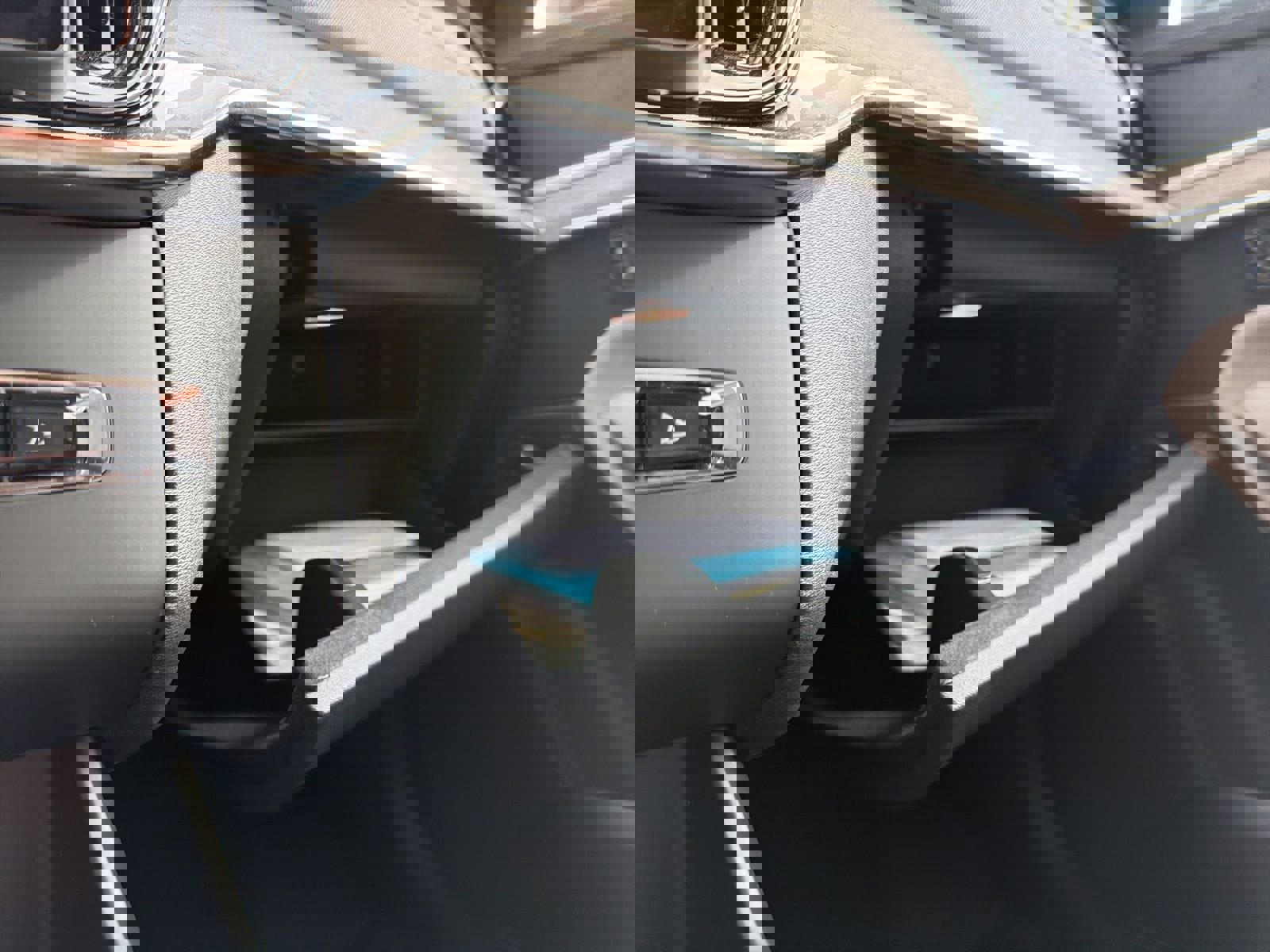 New 2026 Volvo XC90 B6 Core w/ Protection Package Premier image 55