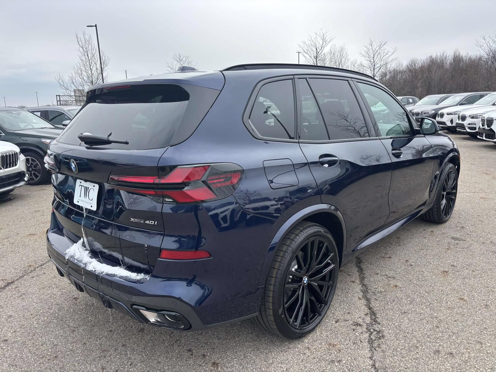 New 2026 BMW X5 xDrive40i w/ M Sport Package AWD/4WD image 5